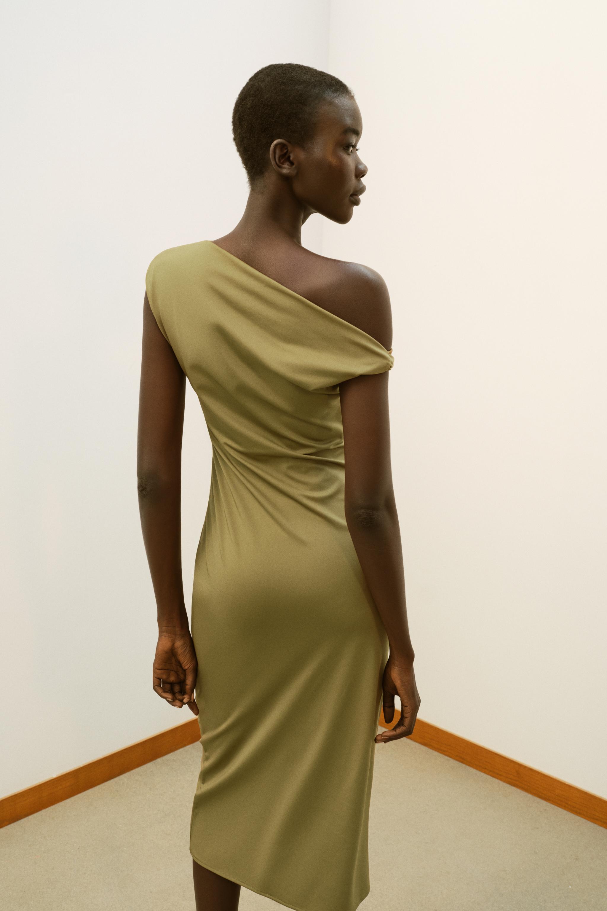 Zara ASYMMETRIC MIDI DRESS | Place Rosemre Zara ASYMMETRIC MIDI DRESS | Place Rosemre